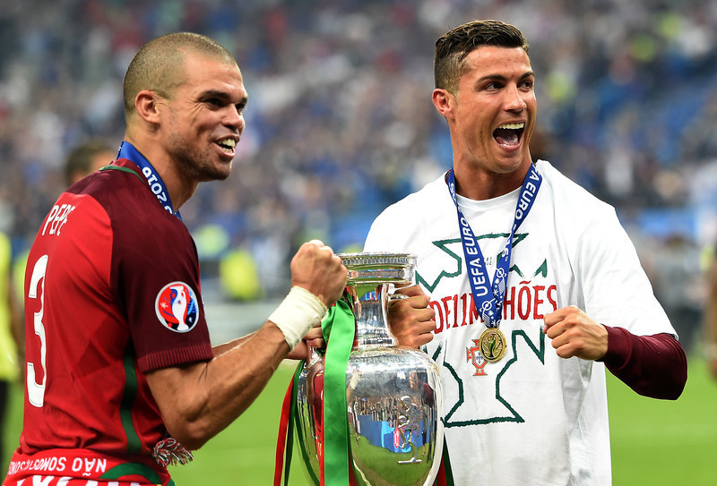 Cristiano Ronaldo và Pepe chiến thắng Euro 2016 