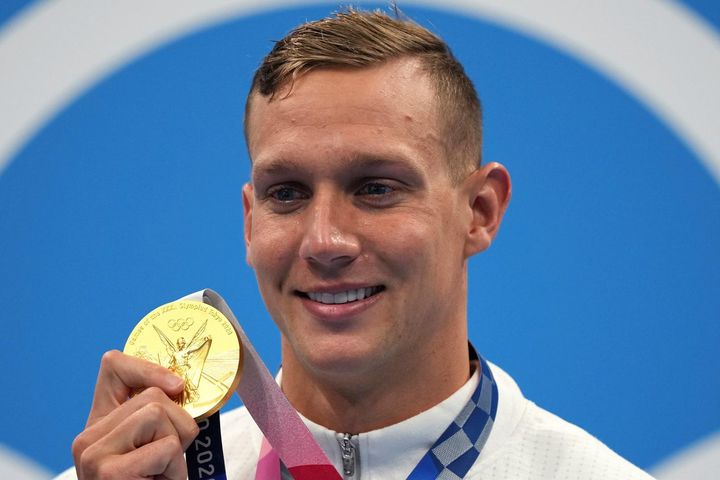 Dressel tặng Curry huy chương vàng sau vòng bơi 4x100 m tự do