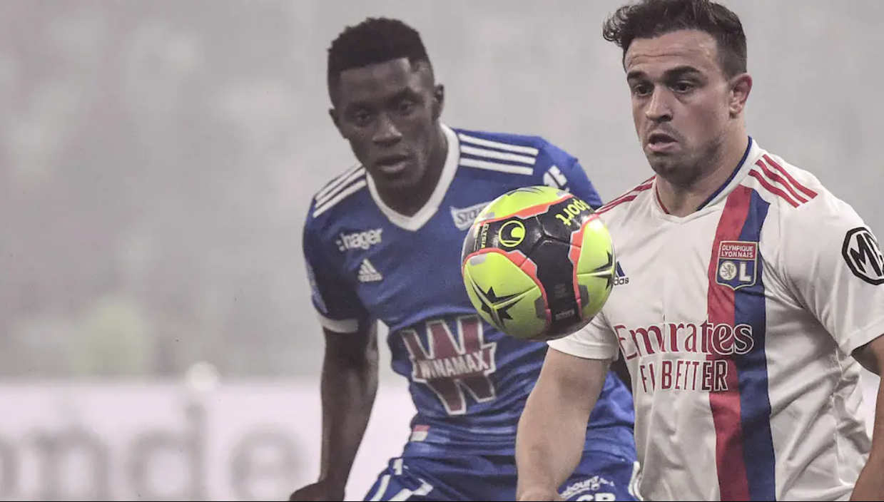 Xherdan Shaqiri góp dấu giày vào bàn thắng cho Lyon trong trận ra mắt