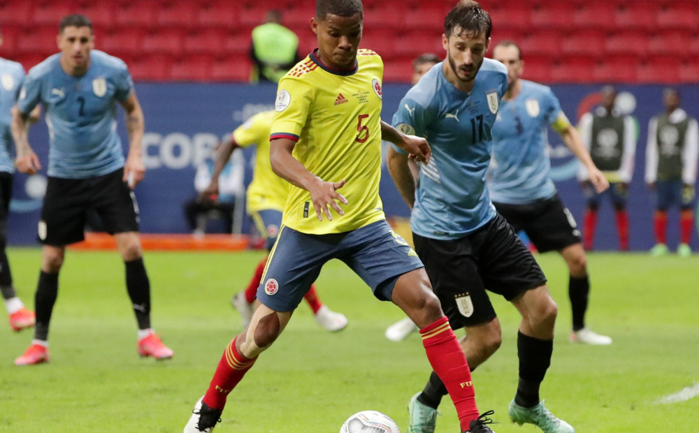 Trận đấu gây cấn giữa 2 đội tuyển Uruguay và Colombia