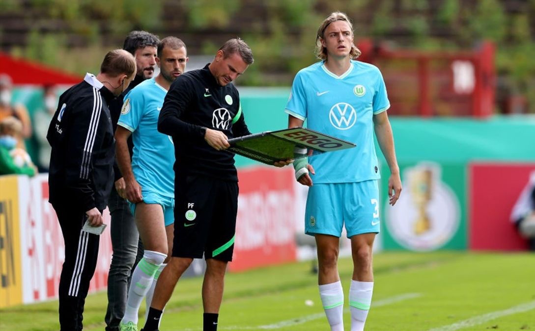 Wolfsburg bị loại khỏi Cúp QG Đức vì phạm lỗi thay người